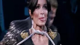 Naiset iso perse ja  ...