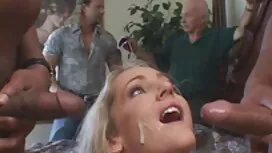 Lääkäri syö asiakas  ...