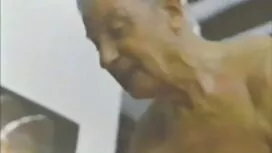 Mies vei lehmän suih ...